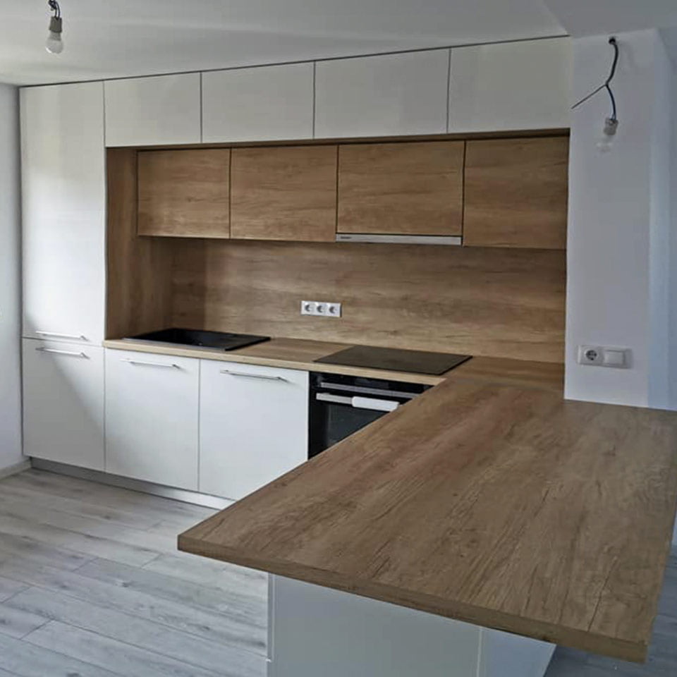 mobila-bucatarie-angi-alb-maro-alb mobila bucatarie angi alb maro